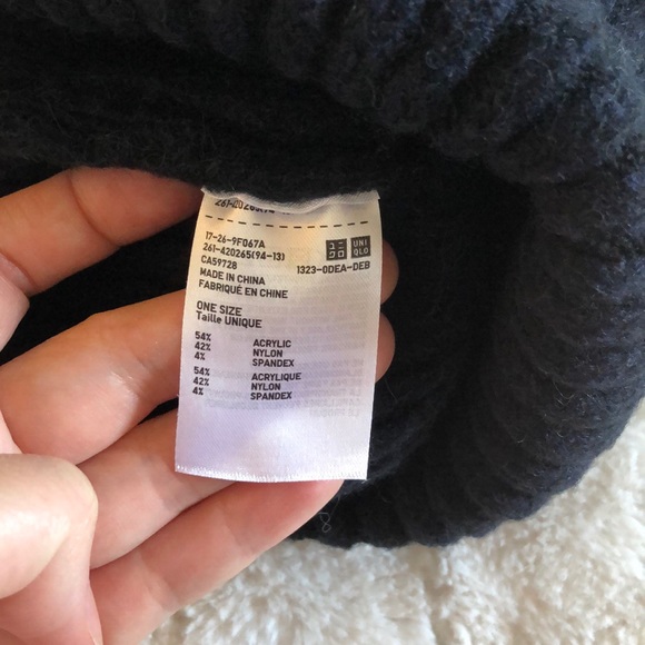 (NWOT) Uniqlo Beanie with Pom - Picture 2 of 3